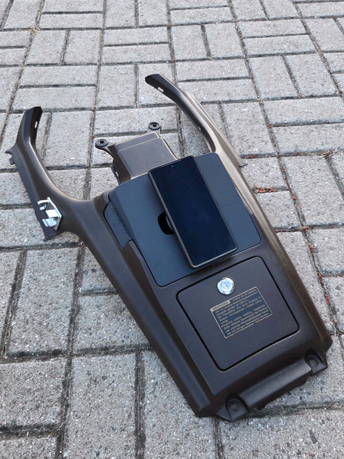 Honda Goldwing GL1500 Phone Mount for QuadLock Wireless Charger