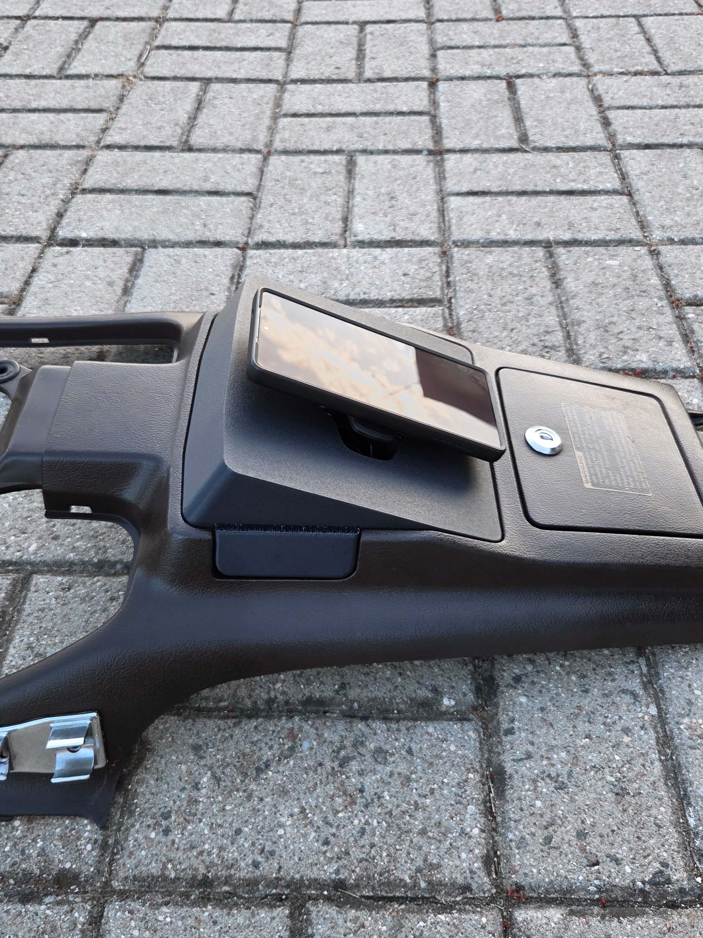 Honda Goldwing GL1500 Phone Mount for QuadLock Wireless Charger