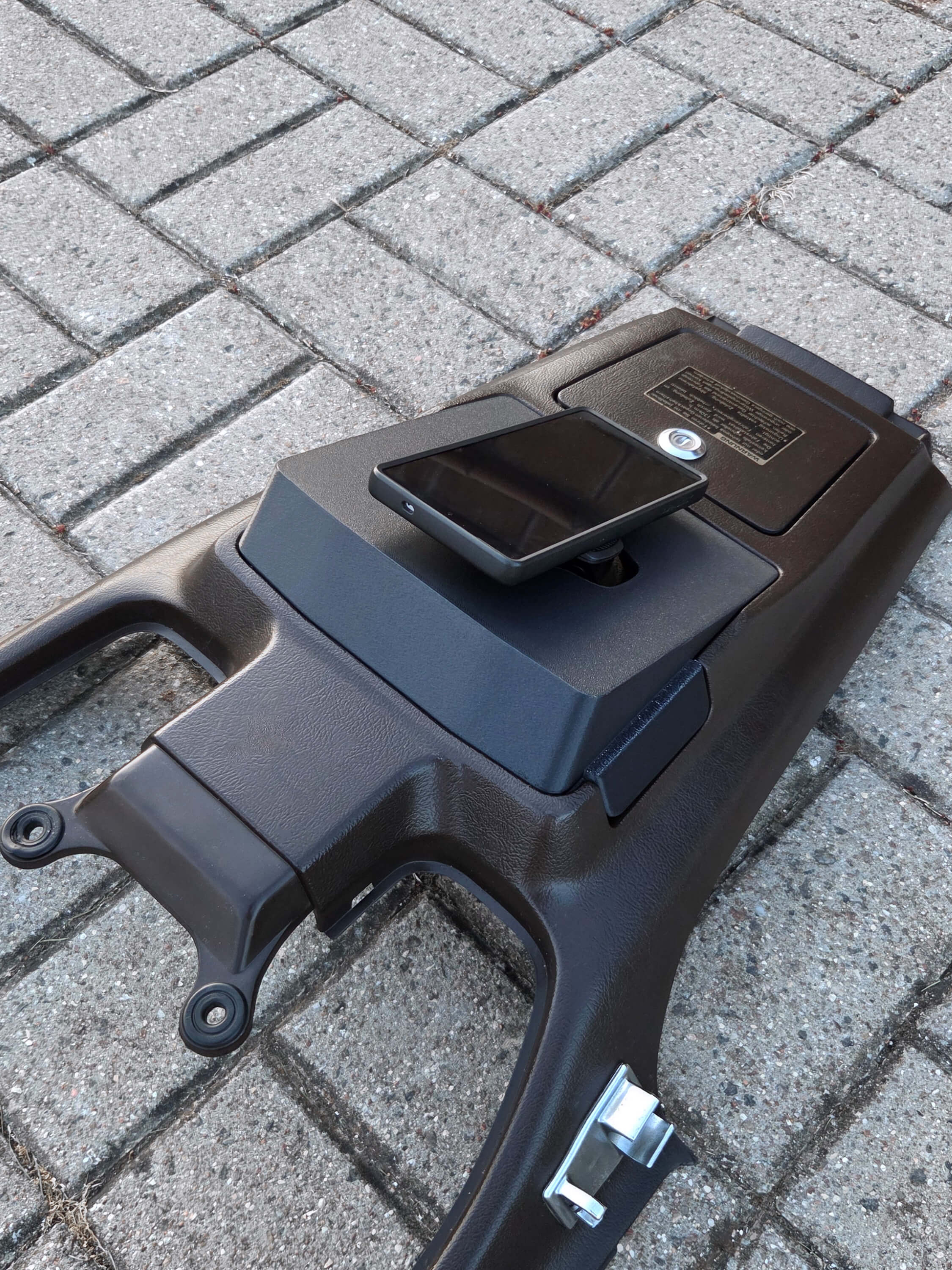 Honda Goldwing GL1500 Phone Mount for QuadLock Wireless Charger